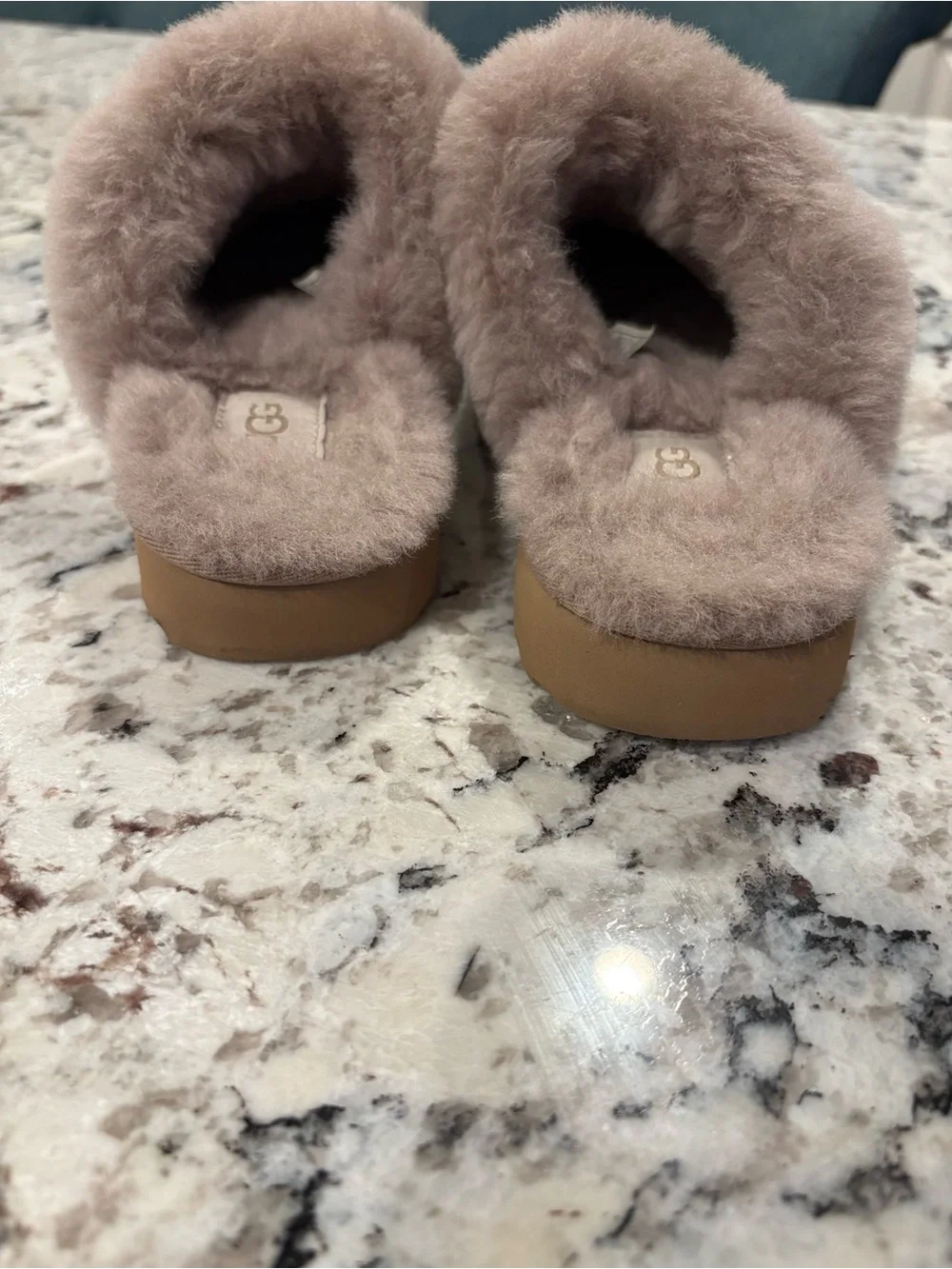 UGG Cozy Slippers Women’s Size 5 Tan Shearling Lined Slip On Slippers - Picture 5 of 9